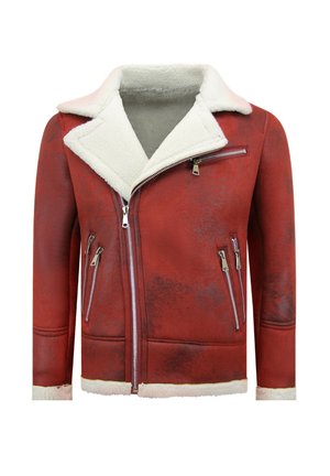 Roodbruine schapenvachtjas met witte fleece voering, asymmetrische ritssluiting aan de voorkant en vier ritssluitvakken op de voorkant en mouwen.