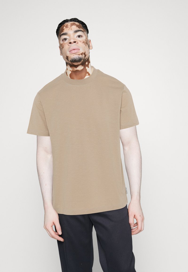 Marc O Polo DENIM SHORT SLEEVE RELAXED FIT Basic P l Skandi Beige marc-o-polo-denim-short-sleeve-relaxed-fit-basic-p-l-skandi-beige