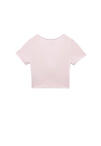 Kortærmet cropped top i lys pink, lavet af blødt stof. Har en rund halsudskæring og et let figursyet design med en lige kant.