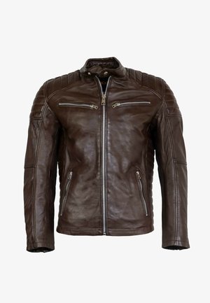 Bruine leren jas met een staande kraag, gewatteerde schouderaccenten en twee ritssluitingen op de borst. Glad textuur, aansluitend ontwerp.