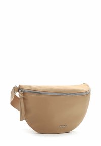 Bolso bandolera beige semicírculo con cremallera plateada, correa ajustable y pequeño logotipo de la marca en el frente.