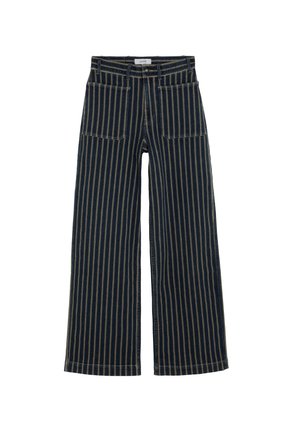 Pantalones anchos azul marino con finas rayas verticales en color crema y grandes bolsillos delanteros, mostrados sobre fondo blanco.