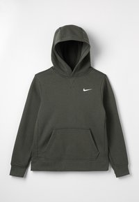 Oliivinvihreä huppari, joka on valmistettu pehmeästä kankaasta ja jossa on edessä kengurun tasku sekä pieni valkoinen Nike-logo rinnassa.