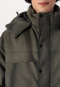 LOW LIGHTS STUDIOS® WASHED MOON PUFFER JACKET UNISEX - Χειμωνιάτικο μπουφάν - khaki