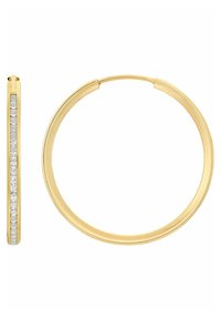 Orecchini a cerchio in oro con un design elegante, finitura texturizzata e una fila di piccole pietre preziose trasparenti su un lato.