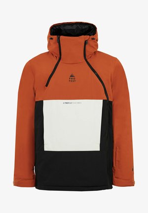 Giacca impermeabile arancione e nera con colletto alto, zip a metà davanti, cappuccio regolabile e pannello frontale bianco a contrasto.