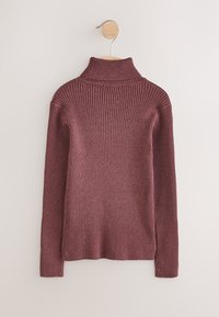 Vinrød ribbet rullekravebluse med lange ærmer, med høj krave og sideslids ved kanten, lavet af blødt tekstureret stof.