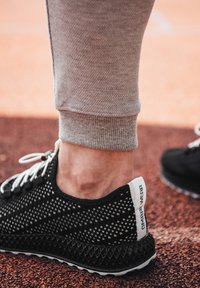 Ombre OM-FOKS - Sneakers basse - black