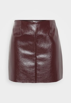 Borduurrode neplederen mini-jurk met een gladde, glanzende textuur, voornaaddetails en een aangesloten silhouet.
