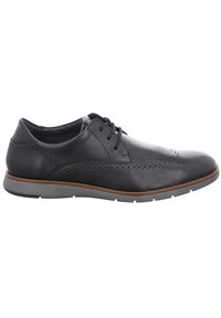 Zapato de vestir negro de cuero con punta redondeada, detalles perforados en la parte superior, suela de goma gris y acento marrón a lo largo del borde de la suela.