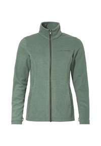 Giacca in pile verde con colletto alto, chiusura frontale con zip e tasche laterali. Presenta una superficie testurizzata e un marchio discreto sul petto.