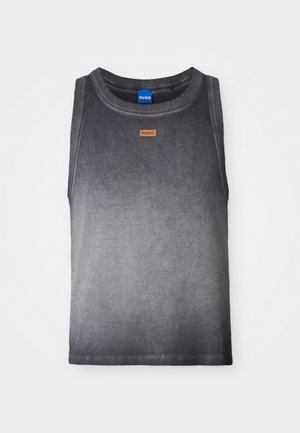 Camisola sem mangas em cinza escuro com efeito ombré. Apresenta um decote redondo, bordas caneladas e um pequeno rótulo de logótipo castanho na parte da frente.