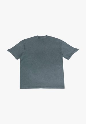 Grå oversized t-shirt med en blød tekstur, korte ærmer og en rund halsudskæring. Bagsiden har en glat, ensartet overflade uden tryk.