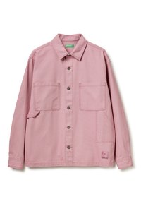 Różowa kurtka z kołnierzykiem, z przodu zapinana na zatrzaski, z dwiema kieszeniami na piersi i kieszenią po bokach. Posiada naszywkę z logo w dolnym prawym rogu.