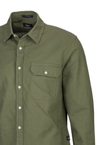 Olijfgroene overhemd met knopen in een gestructureerde stof. Heeft een enkele borstzak, witte knopen en een klassieke kraag. Etiket zichtbaar aan de binnenkant.