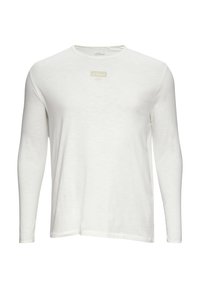 Weißes langärmliges T-Shirt aus leichtem Material. Verfügt über einen runden Halsausschnitt und ein kleines beiges Etikett auf der Brust. Glatte Textur.