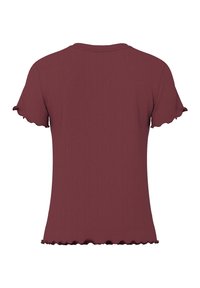 Ribbad vinröd t-shirt med korta volangärmar, rund halsringning och en scalloped nederkant, designad för en figurnära look.