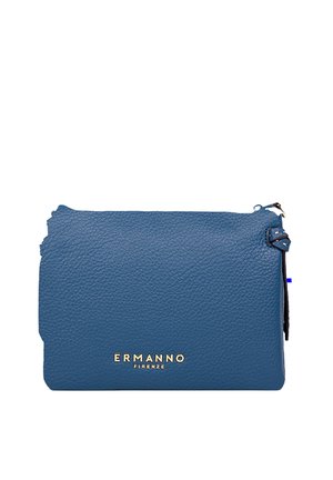 Borsellino in pelle blu texturizzata con logo dorato "Ermanno Firenze" e chiusura a zip nell'angolo in alto a destra.