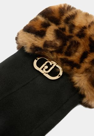 Pořadí 3: LIU JO - Rukavice