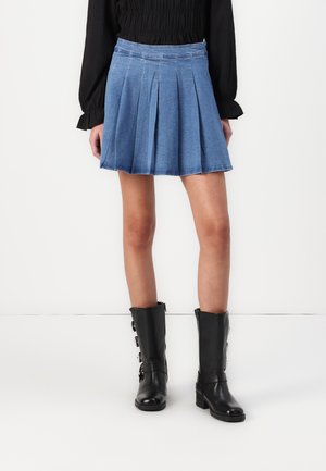 PCSILJE PLISSÉ MINI SKIRT - Denim skirt - light blue denim