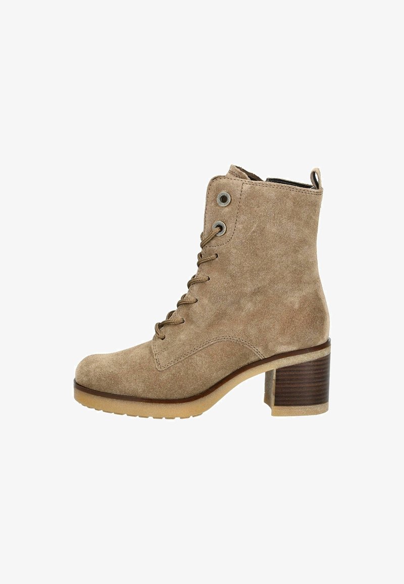 Bottine beige en daim avec fermeture à lacets sur le devant, bout rond, talon bloc en bois et languette à l'arrière.