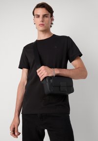 Calvin Klein Jeans TEXTURED MONOLOGO TEE - T-shirt med print - black
