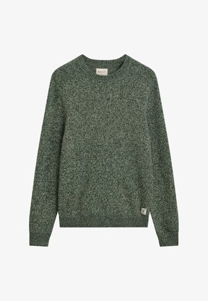 Groene trui met een gestructureerd breipatroon, ronde hals en lange mouwen. Heeft een klein merketiket aan de onderkant links.