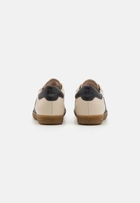 Paul Green Tossud - black/biscuit