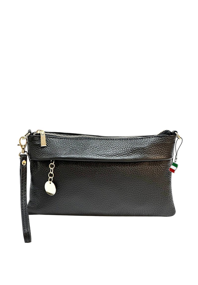 Zwarte leren clutch met een gestructureerde afwerking, een ritssluiting en een afneembare polsband. Bevat een charm van goudkleurige hardware en een accent van de Italiaanse vlag.