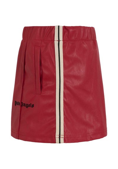 Czerwona spódnica z sztucznej skóry z elastycznym paskiem, boczną kieszenią i kontrastowymi kremowymi oraz czarnymi paskami, z napisem "Palm Angels" w kolorze czarnym.