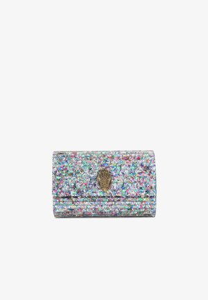 Rechthoekige clutch met iriserende multikleurige vlokken en een gouden metalen handvormige sluiting aan de voorkant, in het midden.