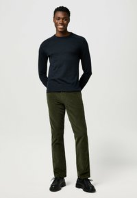 Wrangler GREENSBORO - Vaqueros rectos - forest night