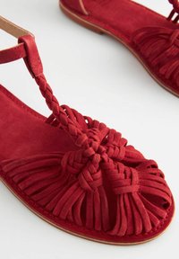 Next FOREVER COMFORT HUARACHE - Sandaalit nilkkaremmillä - red