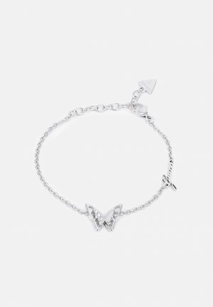 Srebrna bransoletka z łańcuszkiem z zawieszką w kształcie motyla z małymi kryształkami i regulowanym zapięciem z trójkątną blaszką.