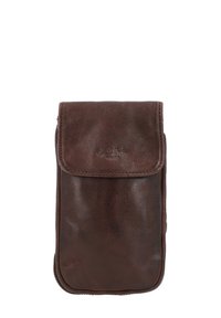 Braune Lederpouch mit Klappe, glatte Oberfläche und genähtem Rand. Prägiertes Logo auf der Vorderseite. Kompakte rechteckige Form.