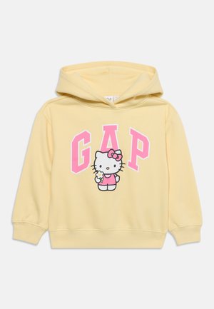 Sweat à capuche jaune pâle pour enfants avec lettres GAP roses et Hello Kitty tenant une fleur devant.
