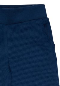 Marineblaue Strickhose mit Waffelstruktur, breitem elastischem Bund und seitlichen Taschen. Der Stoff ist weich und atmungsaktiv.
