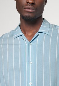Pier One Camisa - light blue
