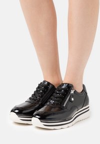 Tamaris LACE UP - Sneaker low - black