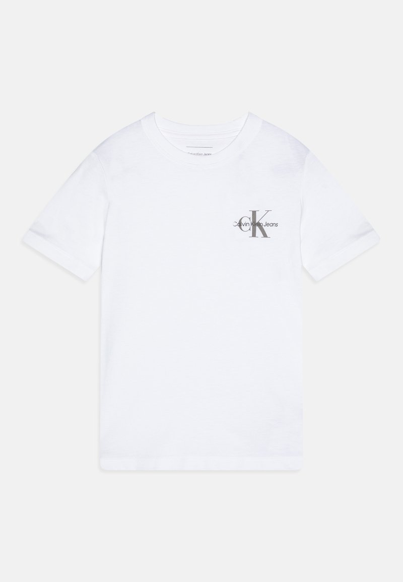 Bijela pamučna majica s okruglim izrezom, kratkim rukavima i sivim logotipom Calvin Klein Jeans na prsima. Glatka textura, klasičan kroj.