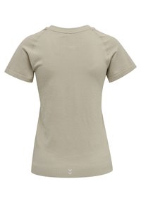 Krótki rękaw, jasnobeżowa koszulka z teksturowanej tkaniny, okrągłym dekoltem i małym logo na tylnym brzegu.