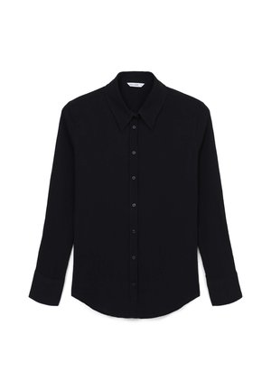 Camicia nera a maniche lunghe con bottoni, colletto e polsini a punta, etichettata come taglia S, adagiate in piano su uno sfondo bianco.