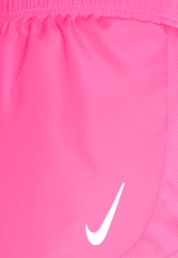 Nike Performance FAST TEMPO SHORT - Calções desportivos - hyper pink/silver