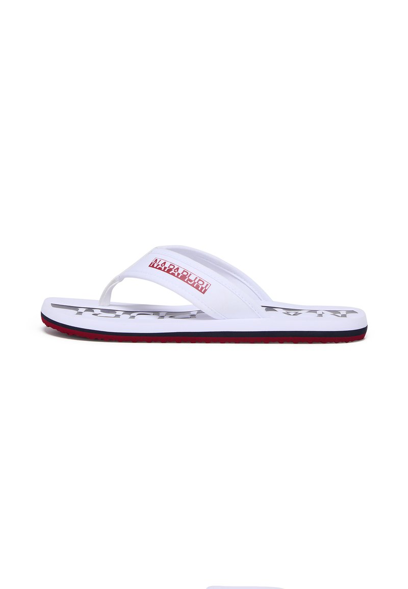 Valkoiset flip-flopit, joissa on teksturoitu pohja, punainen yksityiskohta pohjassa ja valkoinen hihna punaisella logotekstillä. Litteä muotoilu, minimalistinen tyyli.