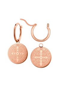 Roségouden ringoorbellen met cirkelvormige hangers met gegraveerde religieuze symbolen en inscripties. Gladde textuur met een glanzende afwerking.