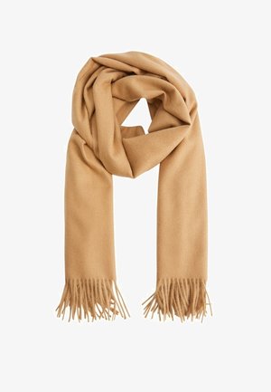 Écharpe en laine marron camel douce pliée avec des extrémités à franges sur fond blanc