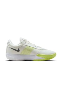 Nike sneakers i hvid mesh og syntetisk materiale. Har et gulgrønt accent og et gråt logo. Lavtop design med struktureret sål.