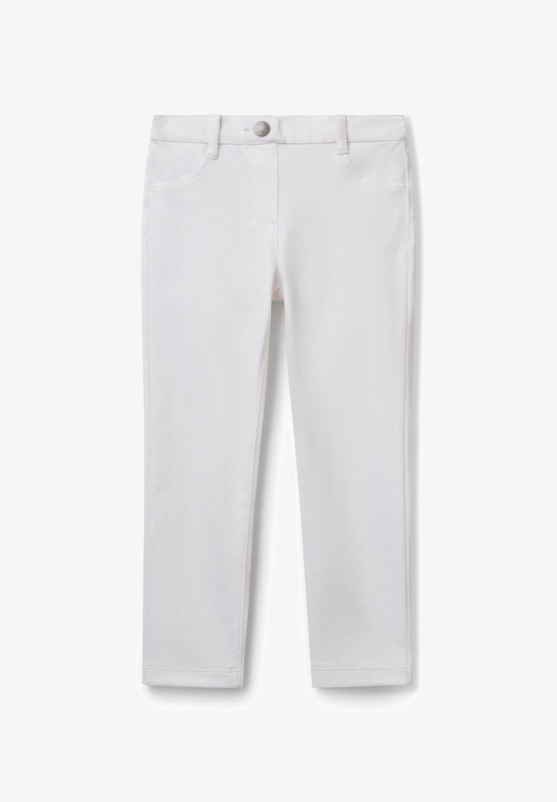 Bílé kalhoty z bavlněné směsi s hladkou texturou, slim fit, pěti kapsami a knoflíkovým zapínáním v pase.