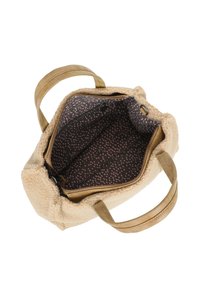 Sac en polaire beige avec deux poignées beige clair ; l'intérieur est en tissu sombre avec des taches roses et une poche zippée. La fermeture en haut garantit un accès sécurisé.