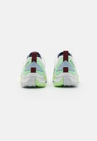 Nike Performance REACT WILDHORSE 8 - Scarpe da trail running - summit white/thunder blue/vapor green/light armory blue/dark team red